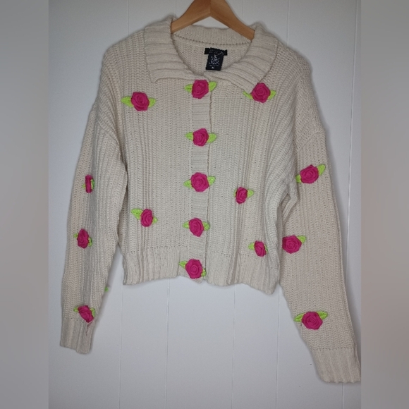 Chic Cream Cardigan with Pink Floral Details - Picture 1 of 10